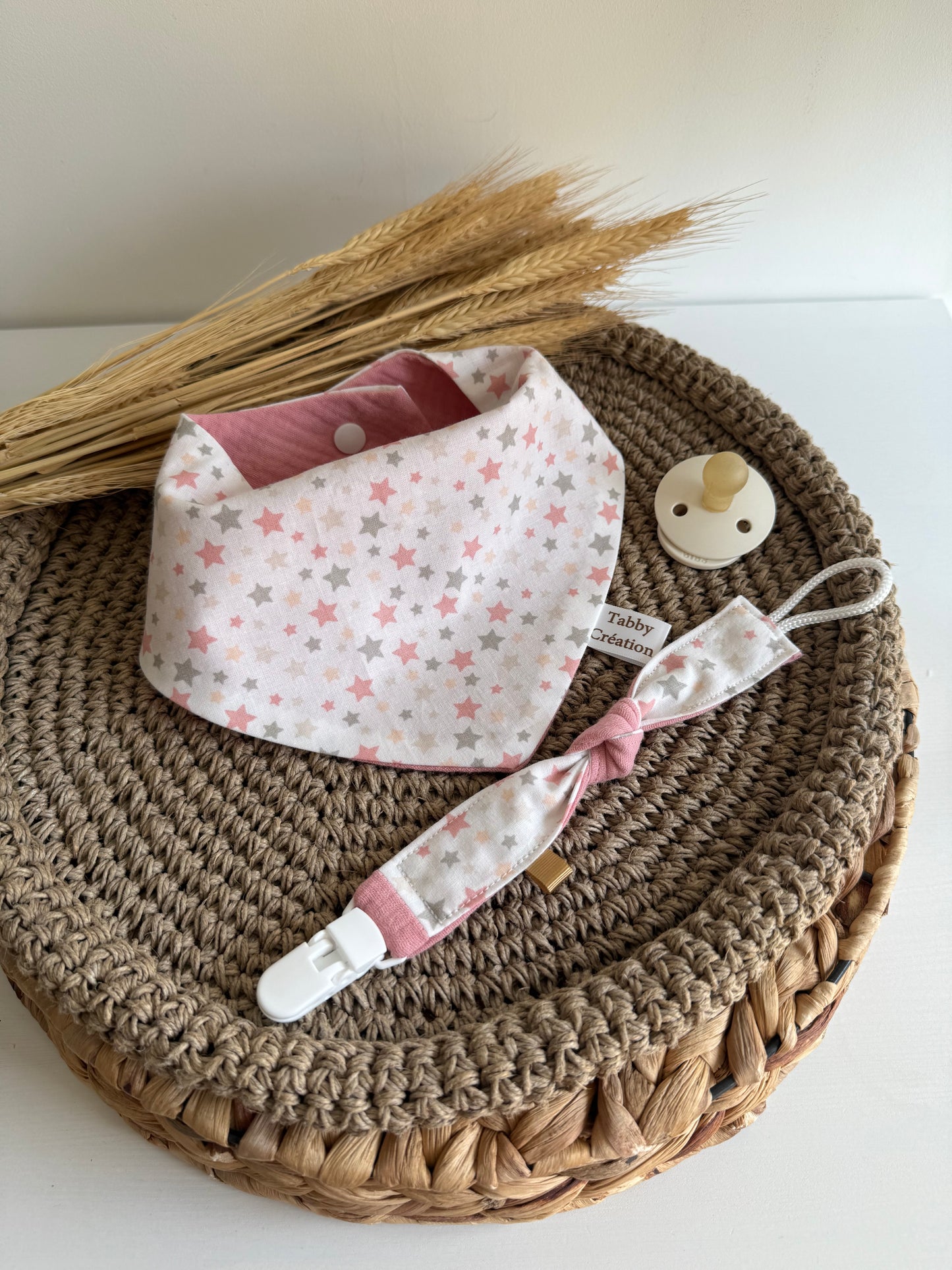 Coffret naissance Bavoir Bandana + attache tétine noeud