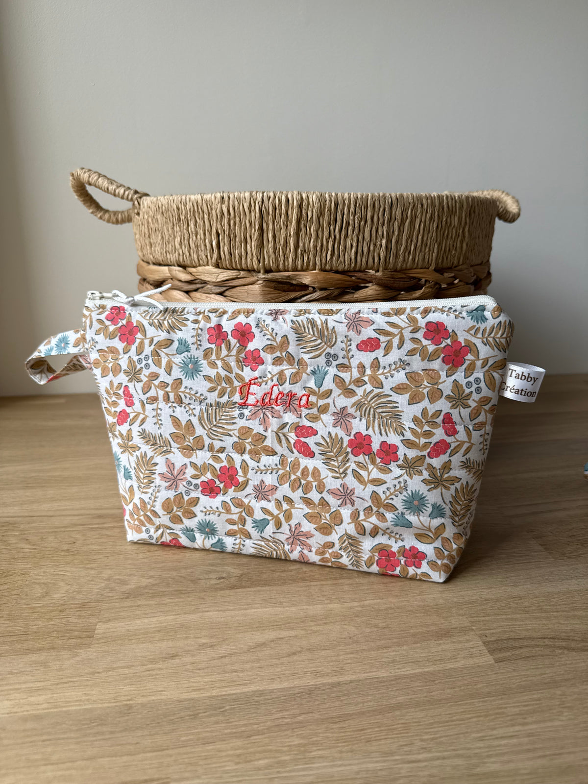 Trousse de toilette bébé fleurie - Matelassé & Personnalisable