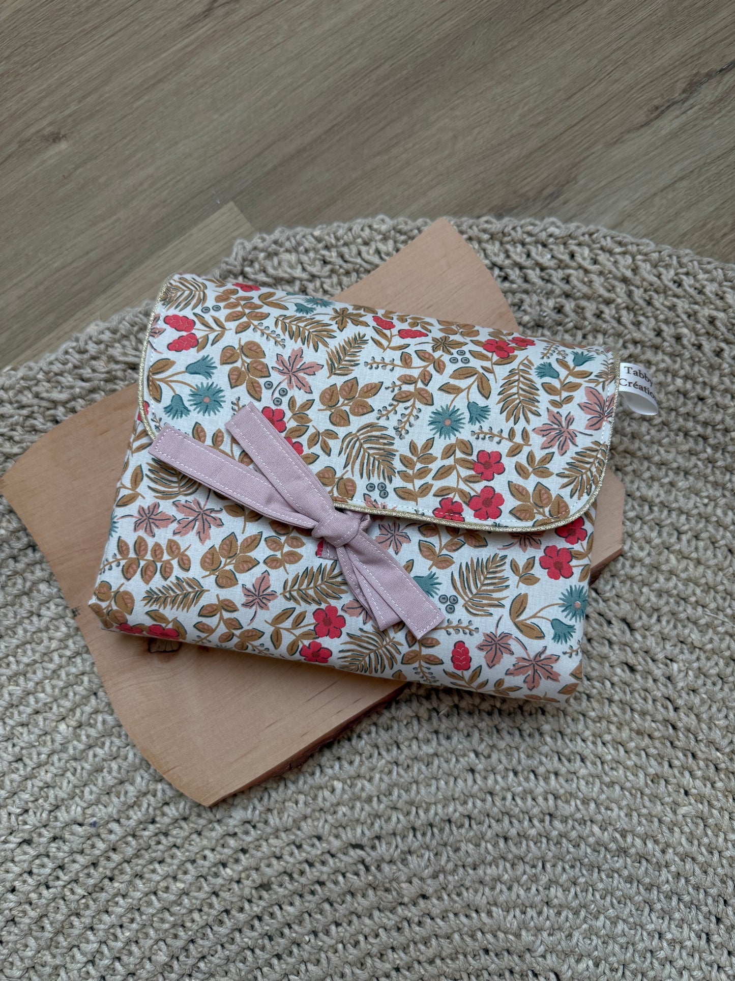 Pochette à langer nomade finition doré