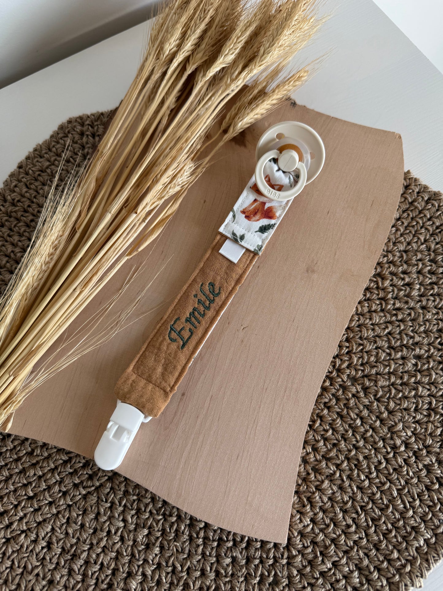 Attache tétine bi-tissu