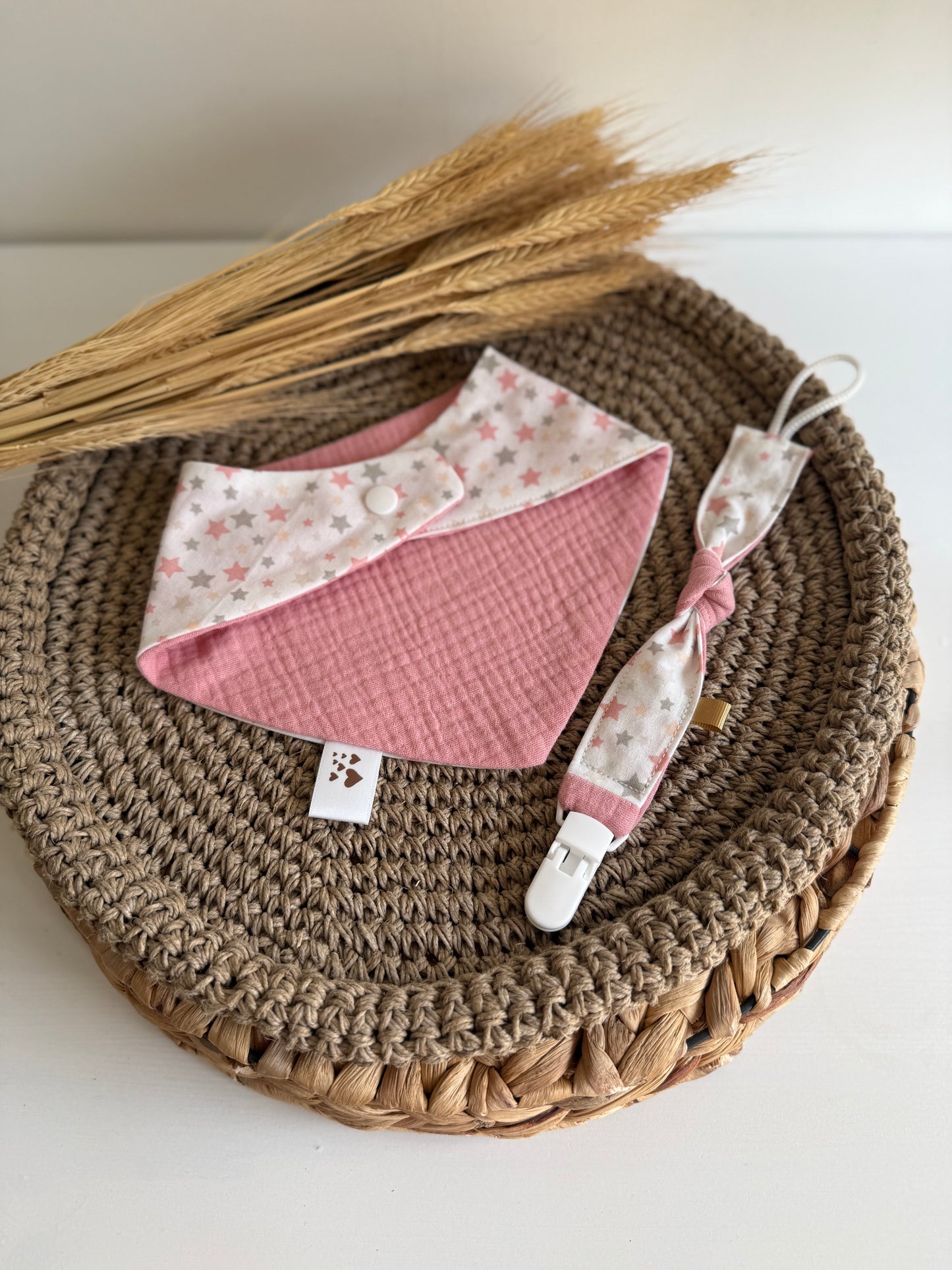 Coffret naissance Bavoir Bandana + attache tétine noeud
