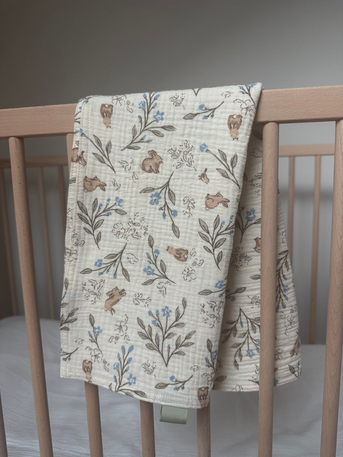 Lange Bébé Gaze de Coton - Motif Feuillage et Lapins