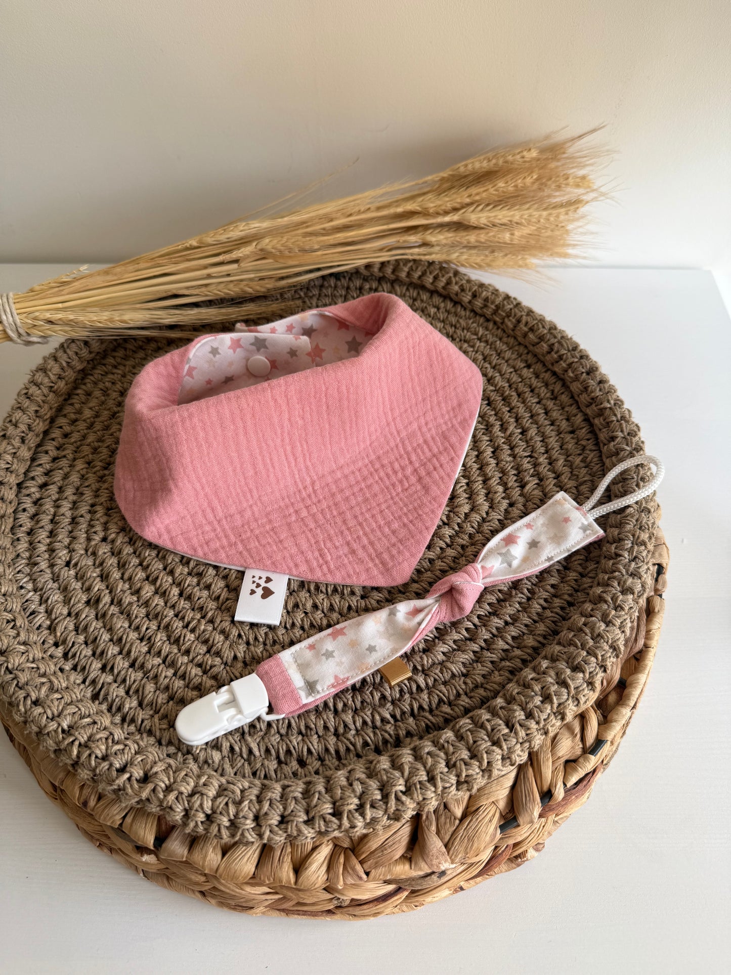 Coffret naissance Bavoir Bandana + attache tétine noeud