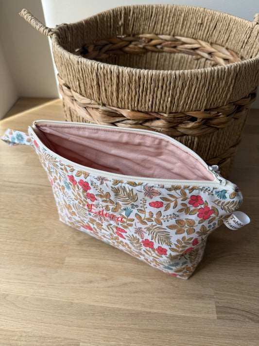 Trousse de toilette bébé fleurie - Matelassé & Personnalisable