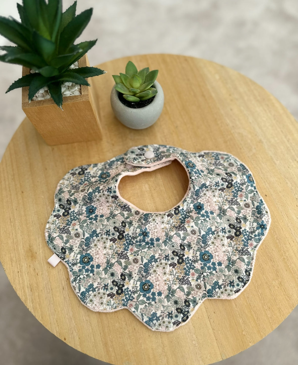 Bavoir fleur ❤️Nouveautés