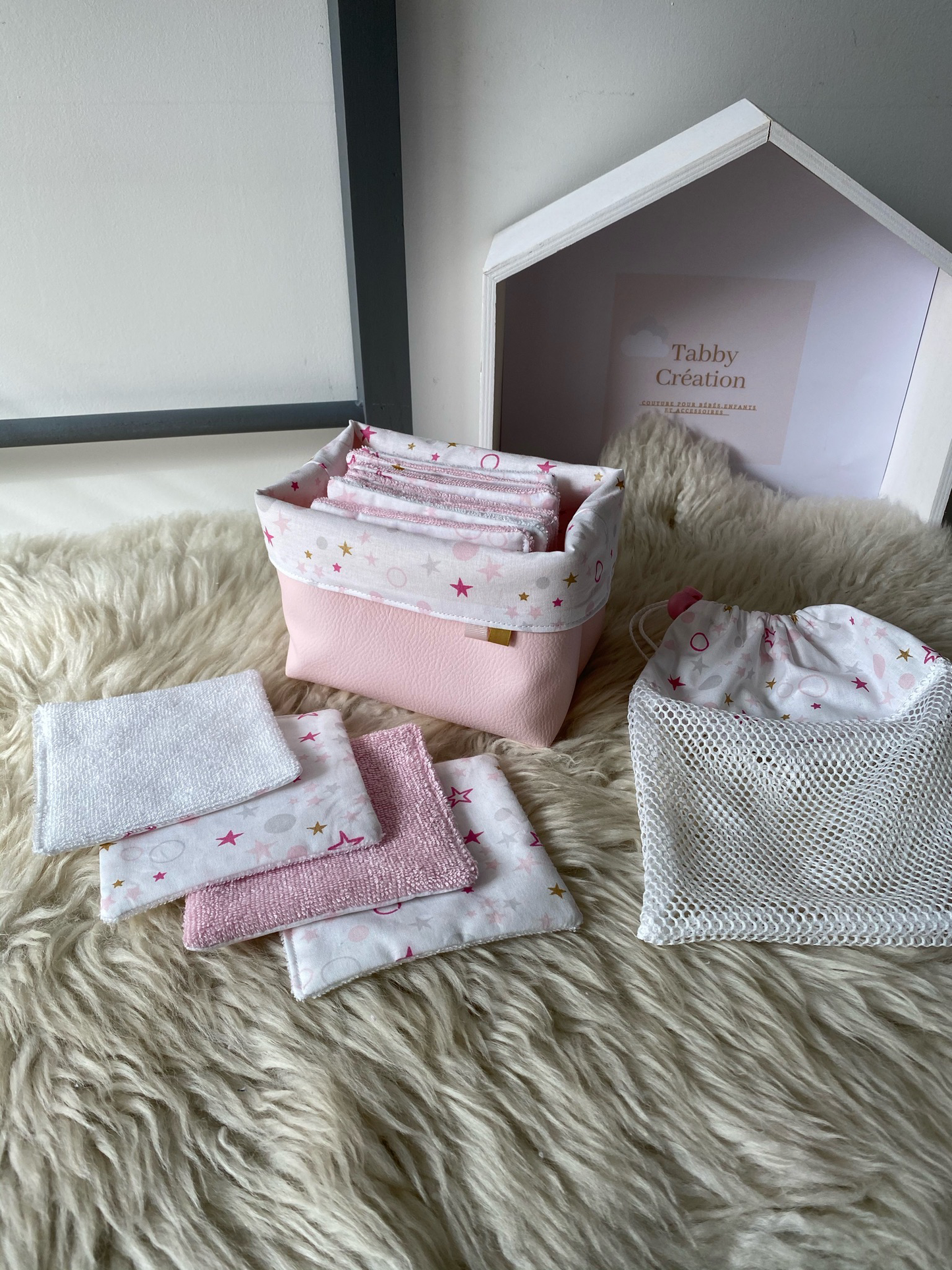 Panier avec 12 lingettes démaquillantes Rose