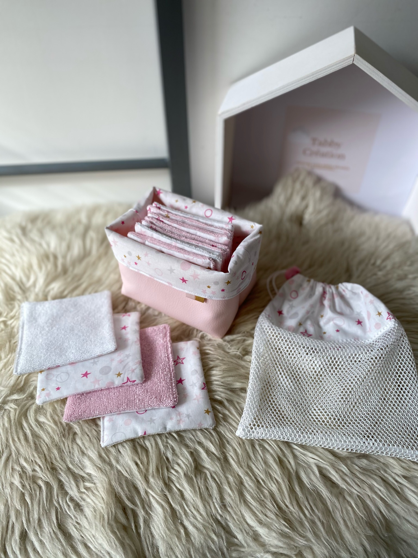 Panier avec 12 lingettes démaquillantes Rose