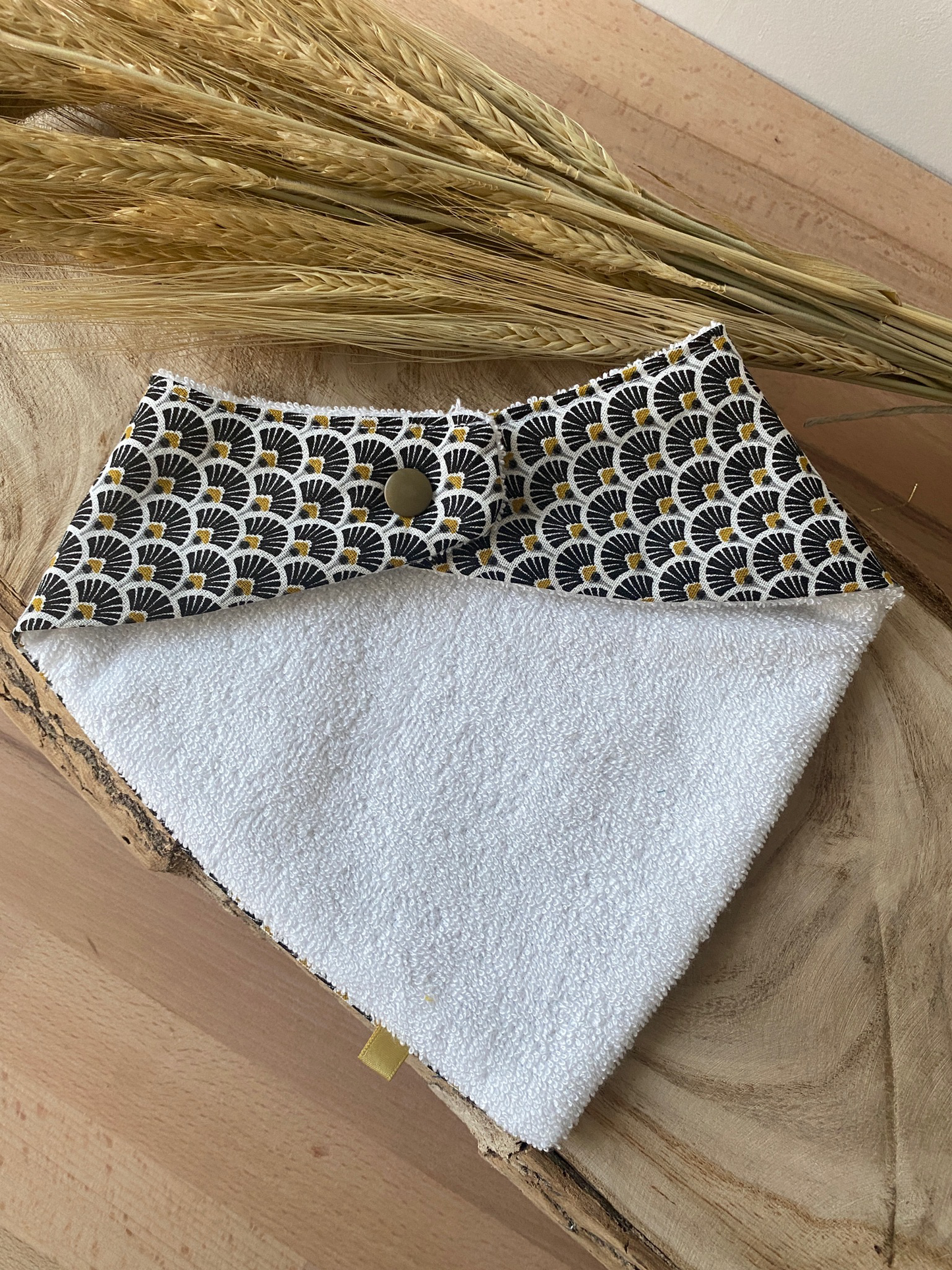 Bavoir type Bandana éventail