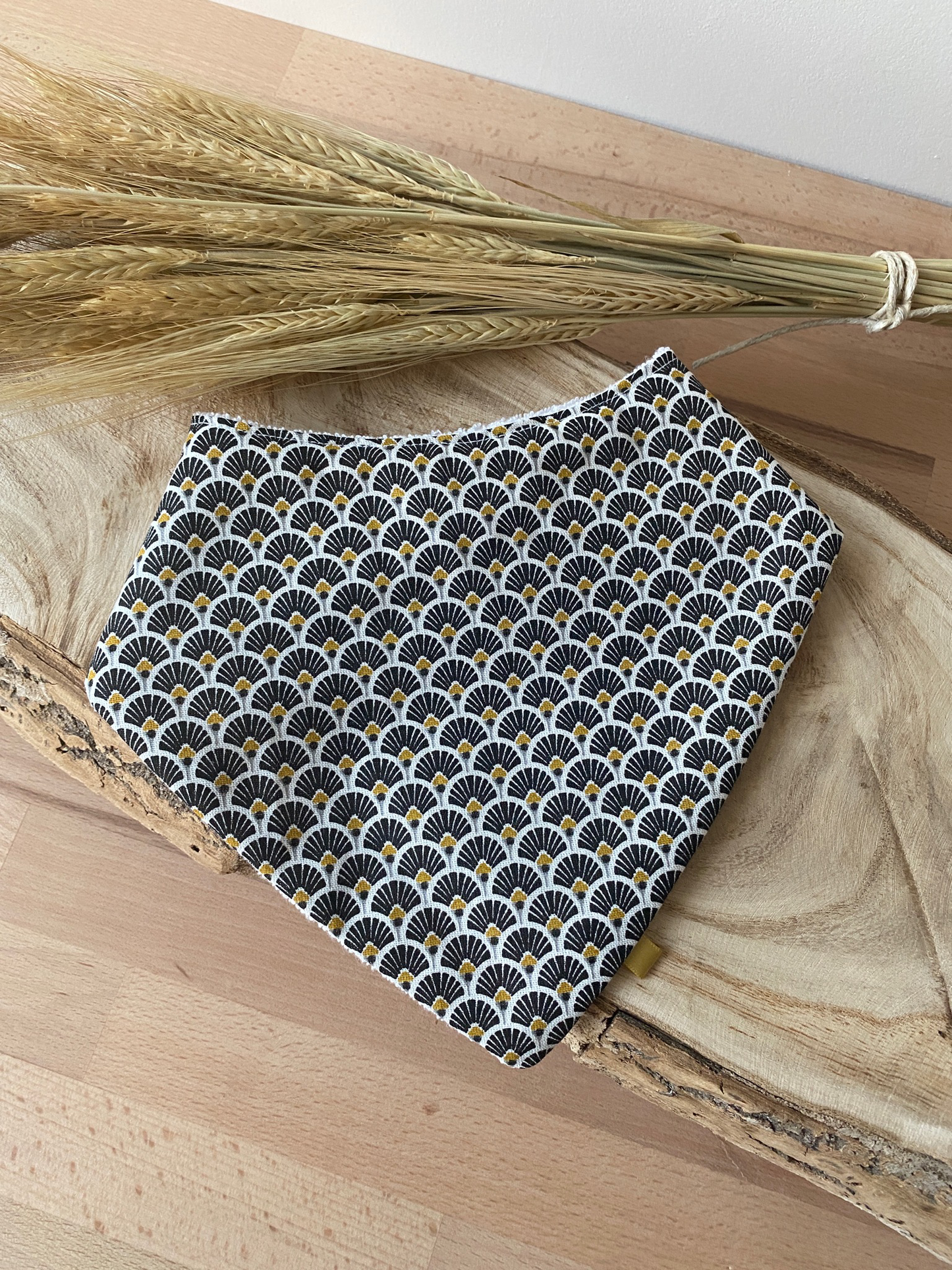 Bavoir type Bandana éventail