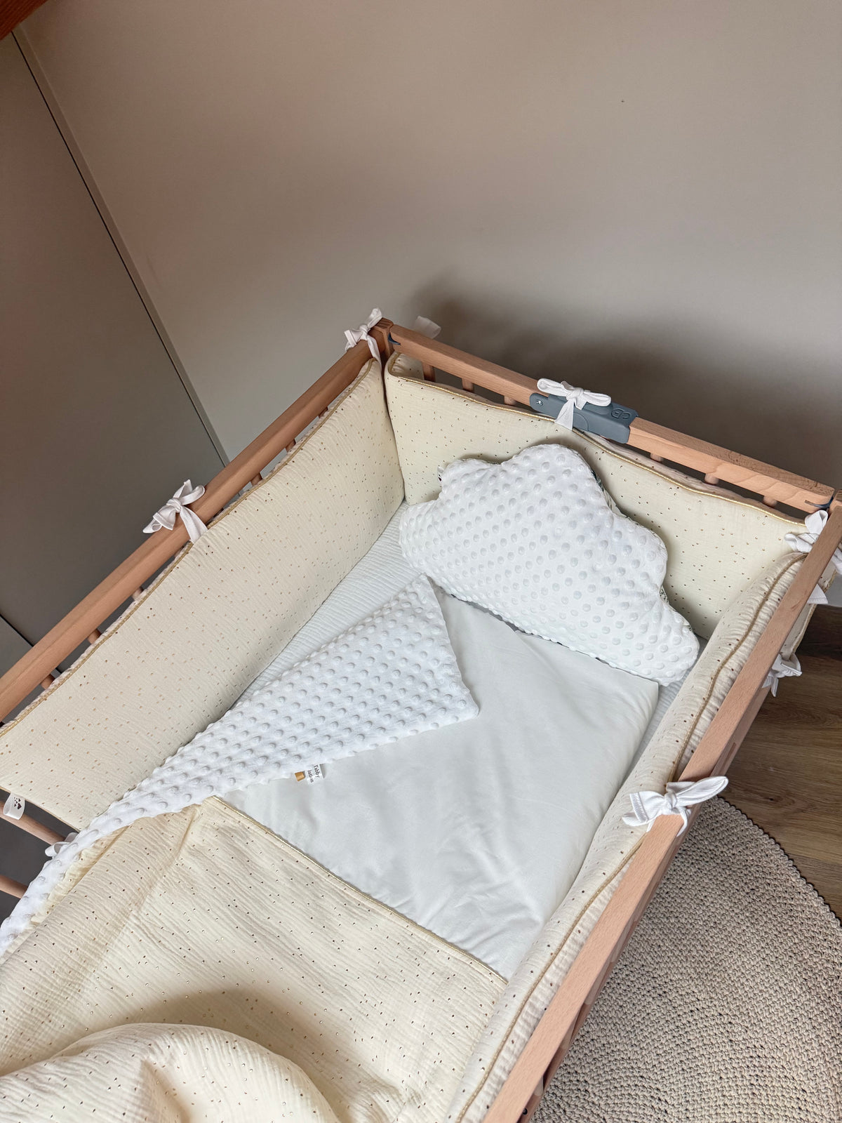 Tour de Lit Bébé 3 Panneaux - Gaze de Coton Pois Dorés | 13 coloris