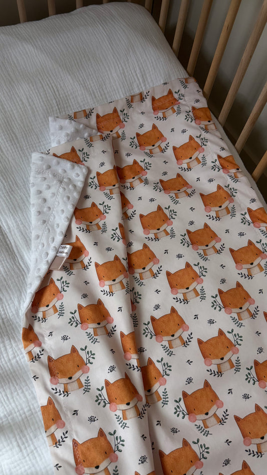 Couverture bébé motif renard — Satin de coton et minky blanc à pois