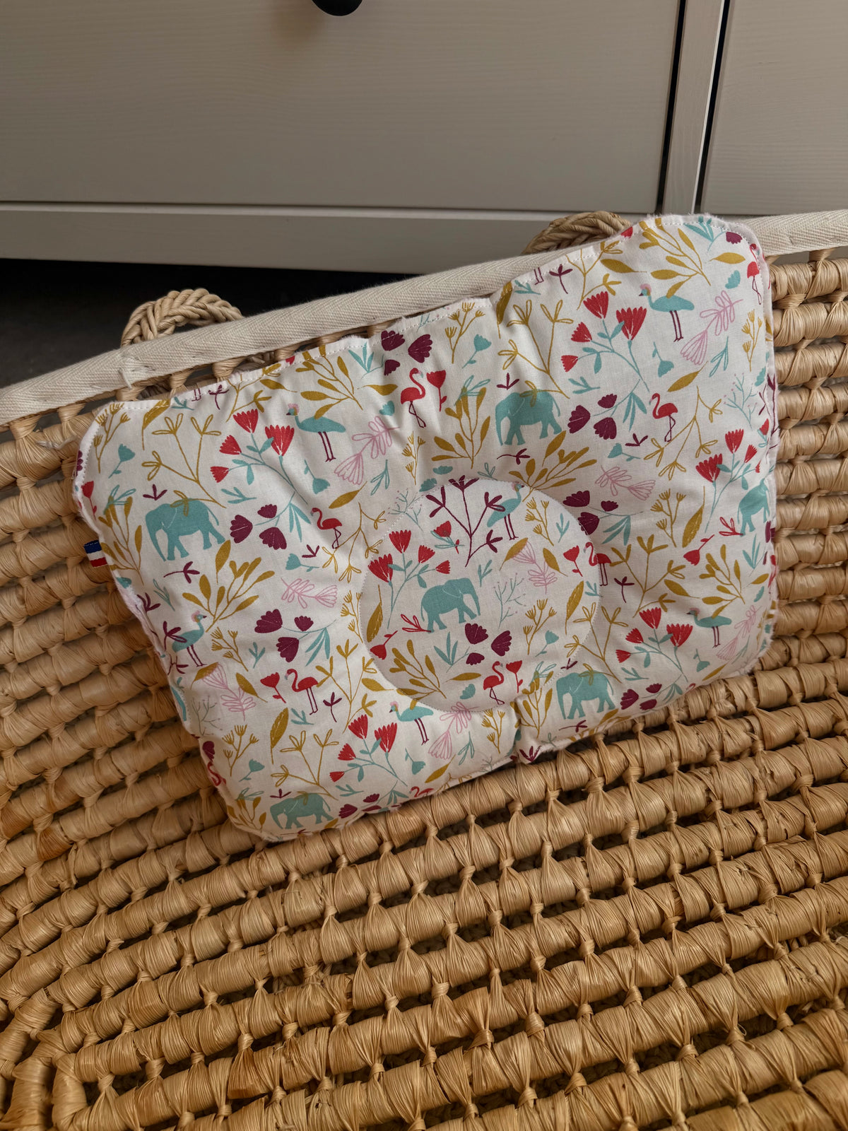 Petit coussin bébé ergonomique cale-tête & dernière en stock