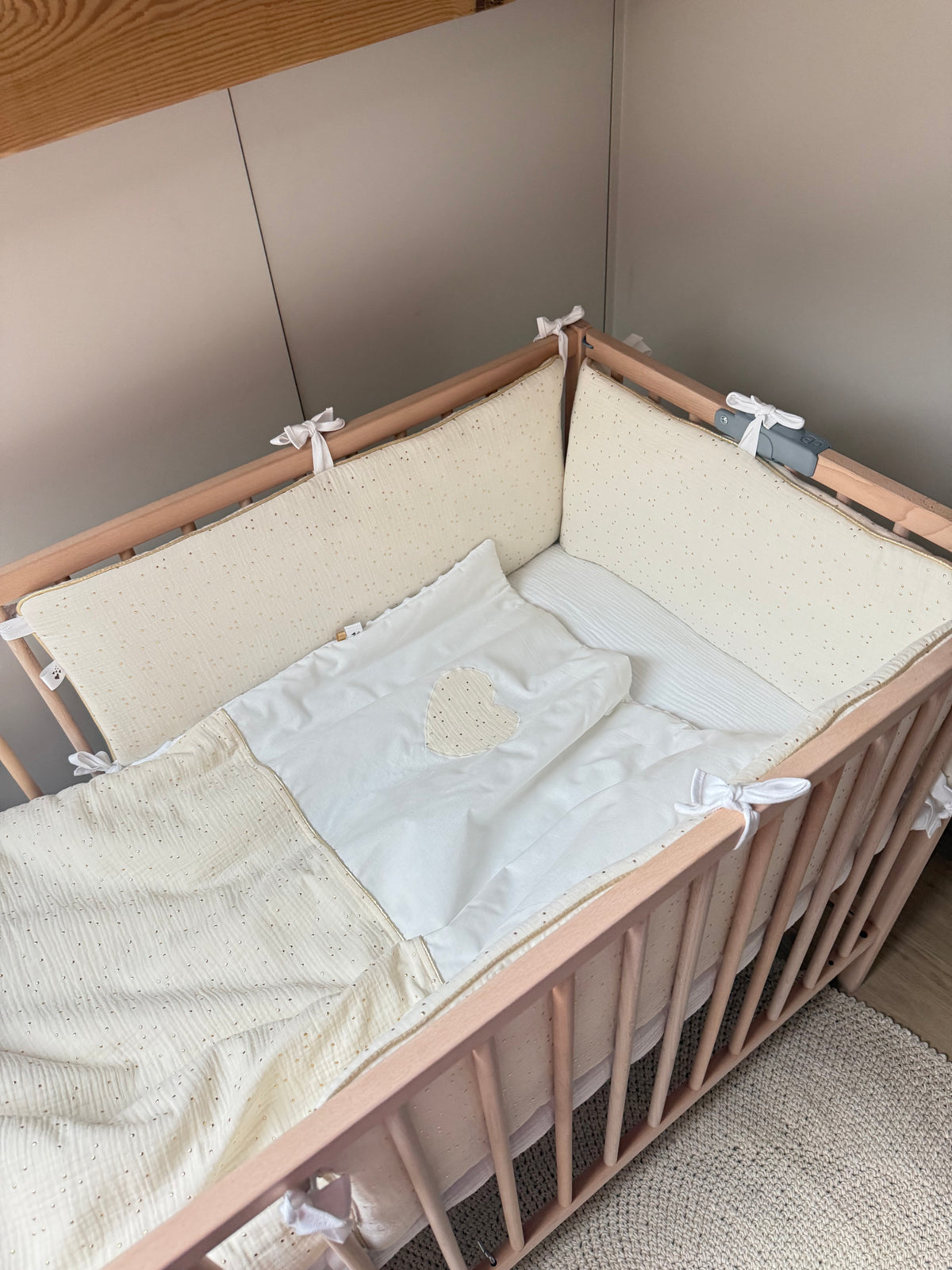Tour de Lit Bébé 3 Panneaux - Gaze de Coton Pois Dorés | 13 coloris