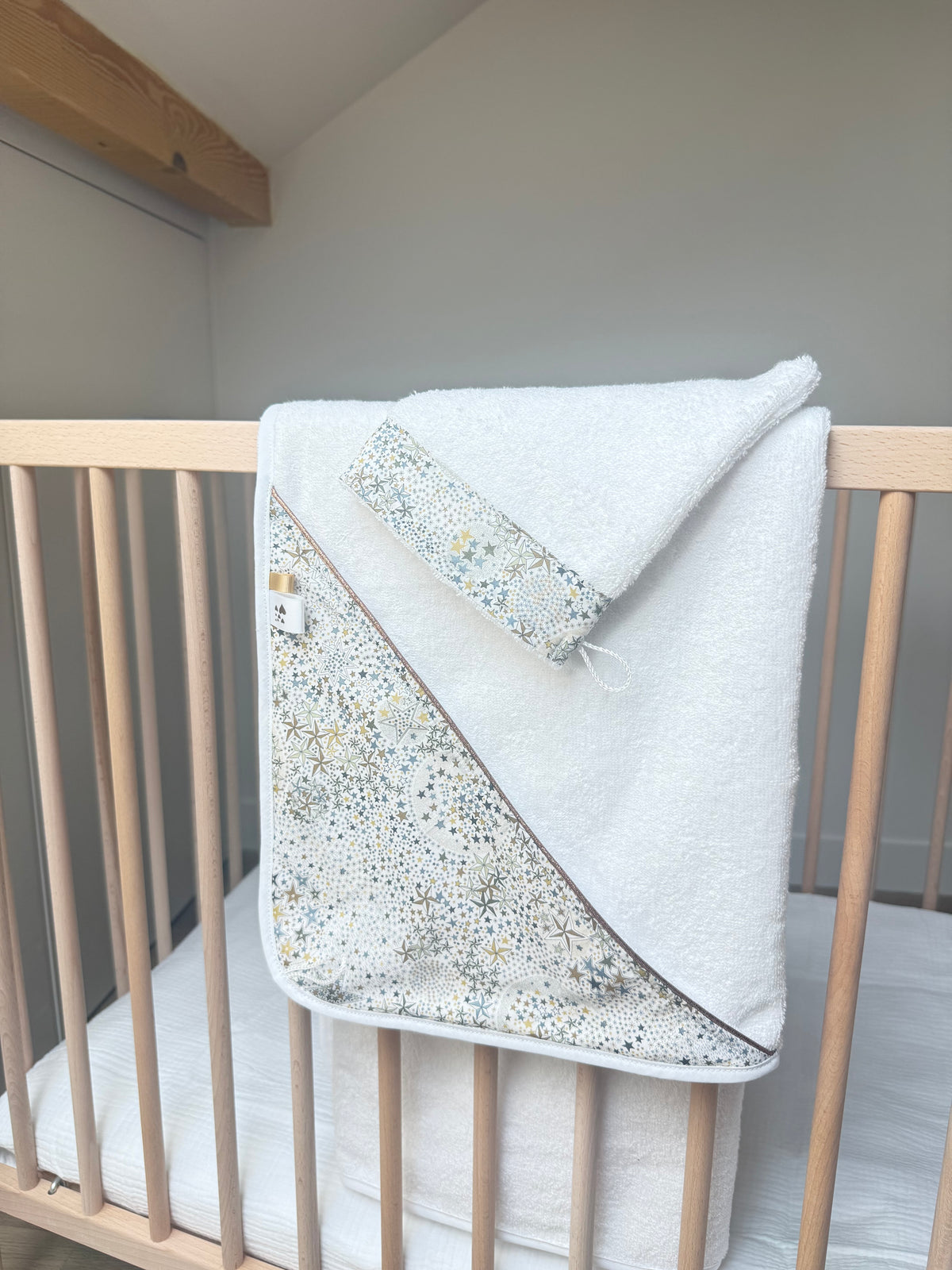 Cape de bain bébé Liberty Adelajda à étoiles + gant | Personnalisable