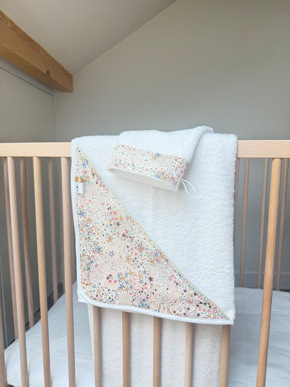 Cape de bain bébé Liberty Adelajda à étoiles + gant | Personnalisable