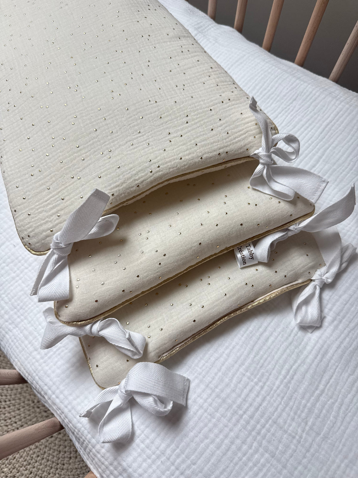 Tour de Lit Bébé 3 Panneaux - Gaze de Coton Pois Dorés | 13 coloris