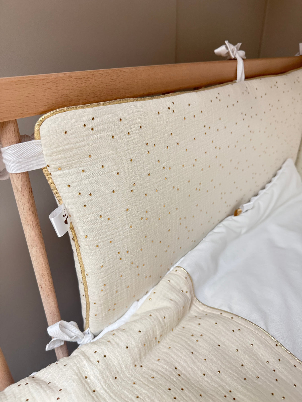 Tour de Lit Bébé 3 Panneaux - Gaze de Coton Pois Dorés | 13 coloris